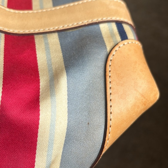 Striped coach - Picture 12 of 12